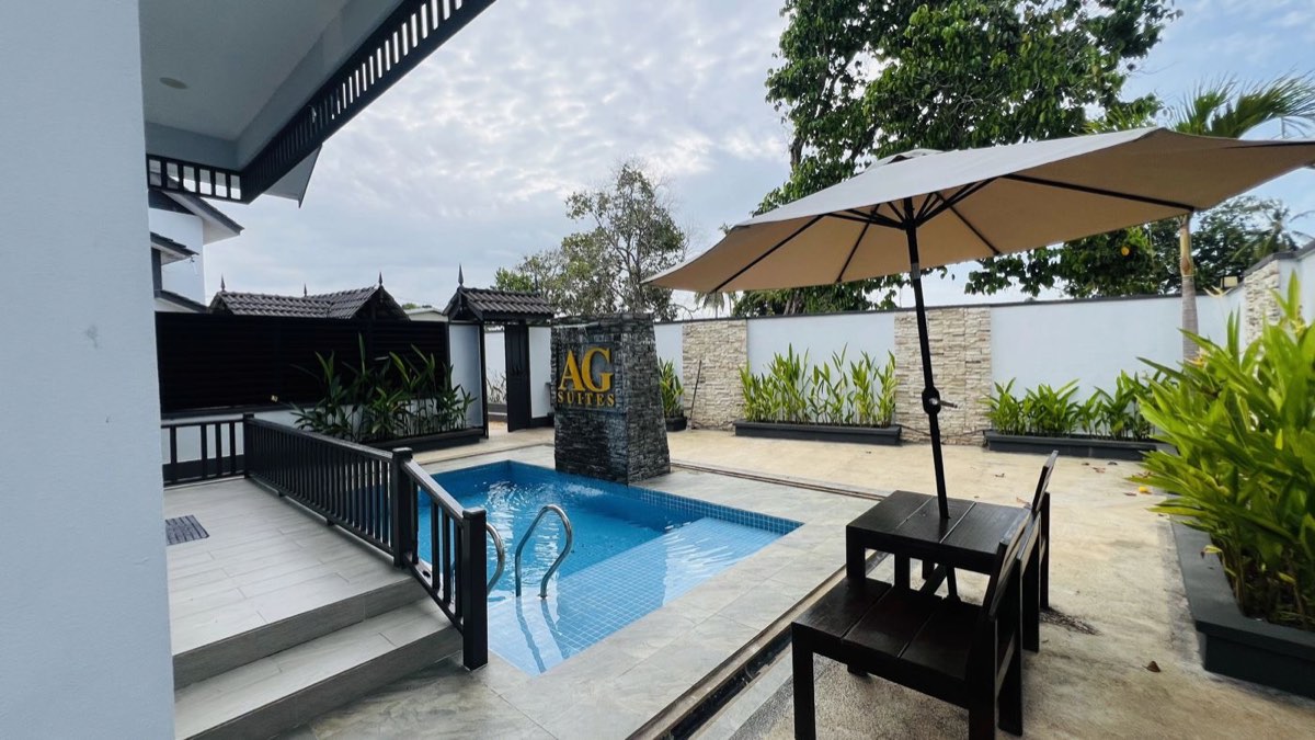 Stay at Alur Galley Resort